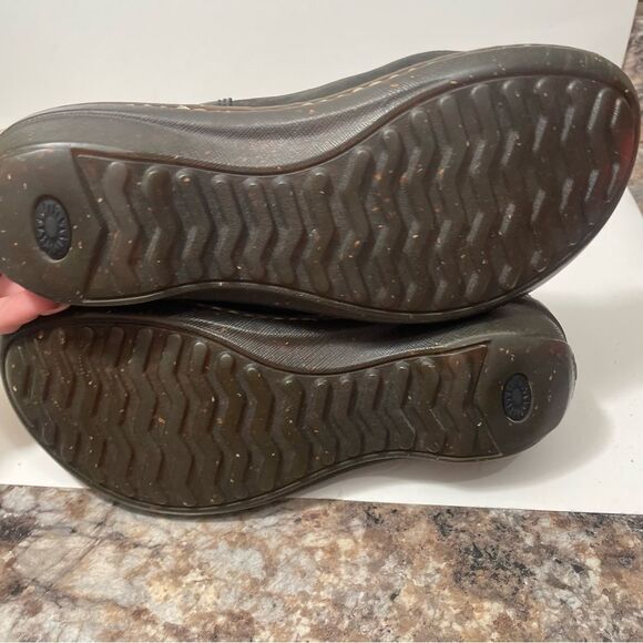 Ugg Swell Black Ankle Leather & Lambskin Winter Boots - Picture 6 of 7